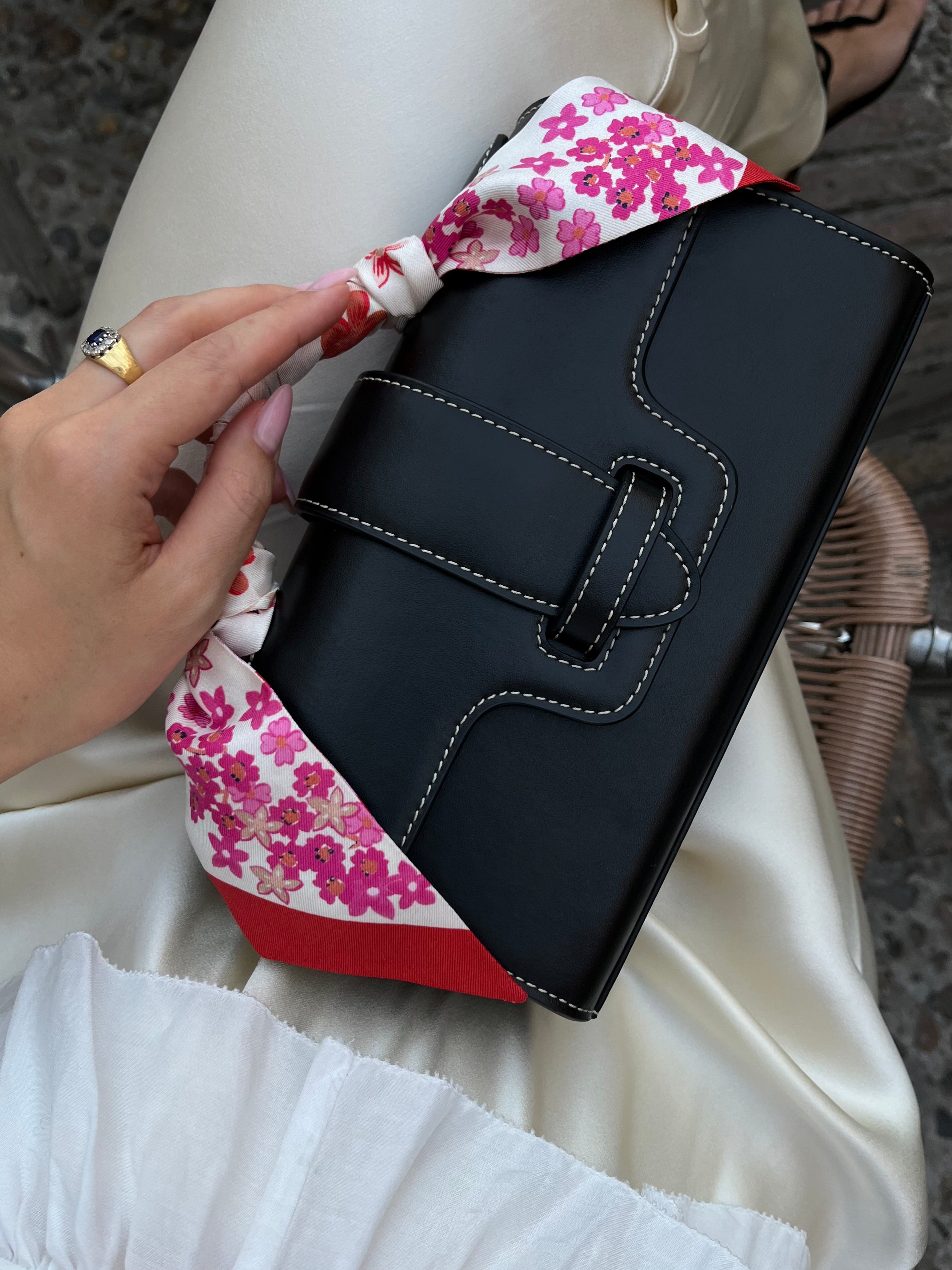 Mano Pochette Black with Vanilla Stitch - Vegan Luxury Bags Made